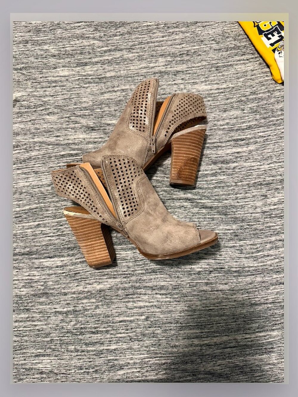 Lucky Brand Women’s Peep Toe Bootie Heels Gray Suede Cutout Sandals Size 6